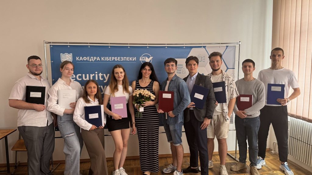 Випуск бакалаврів 2025