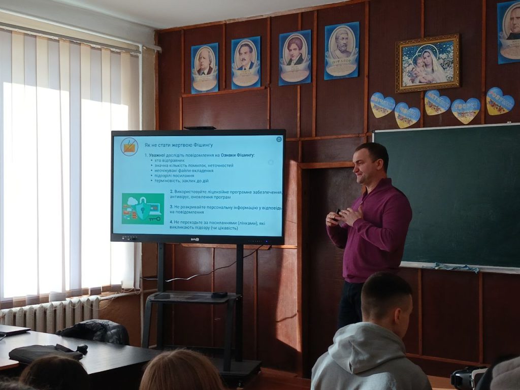 Зустріч із старшокласниками Купчинецької загальноосвітньої школи 1-3 ступенів