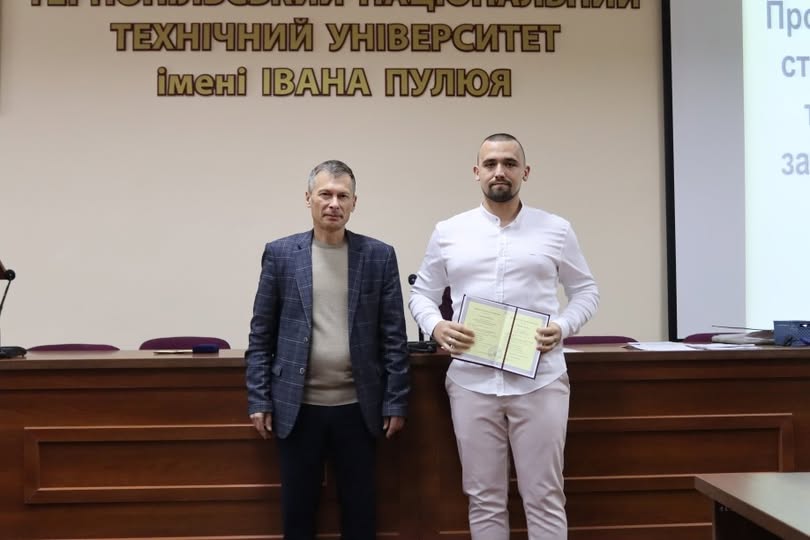 Вітаємо Ревнюка Олександра з отриманням диплому доктора філософії